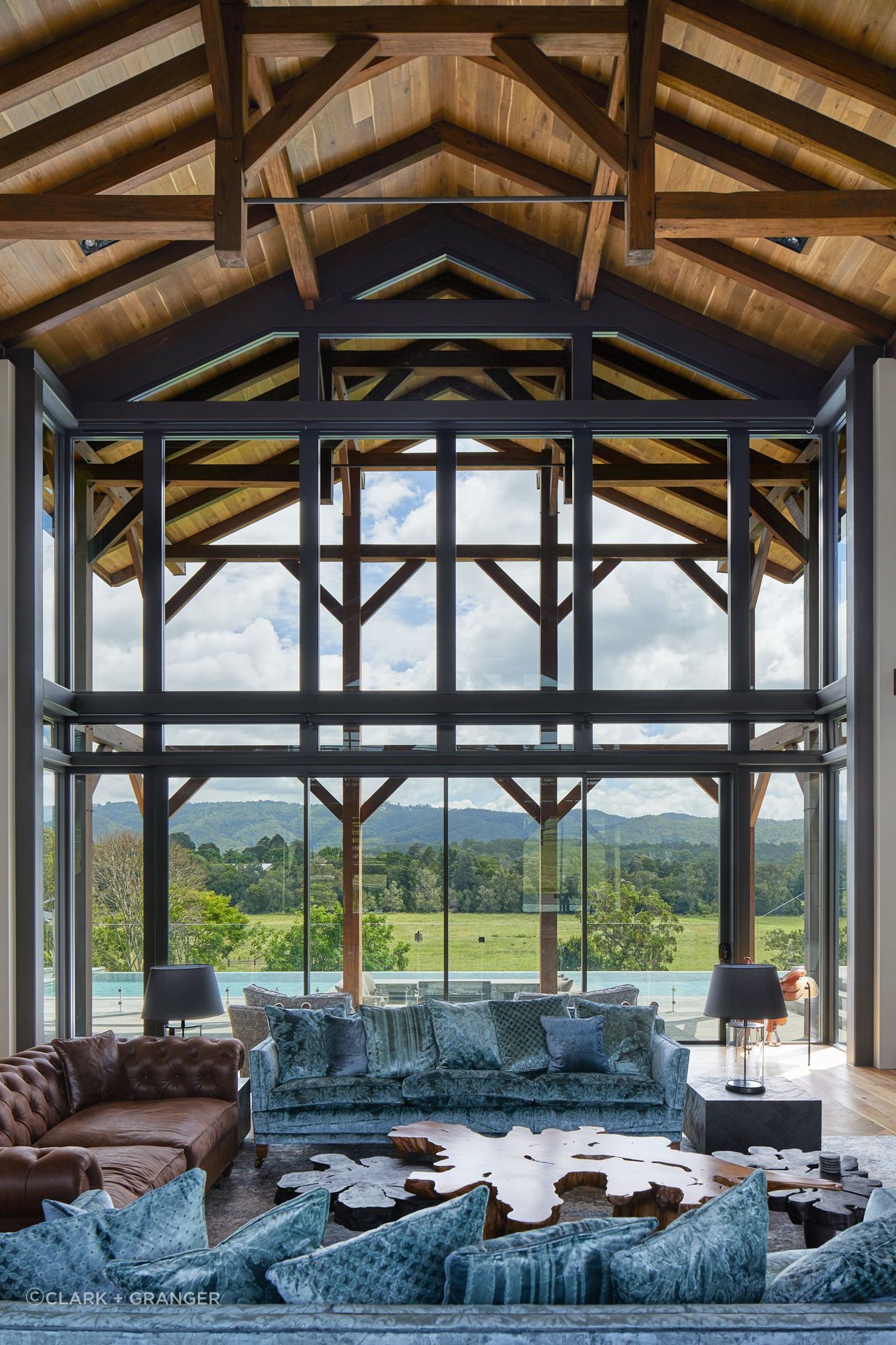 The open living space gracefully balances spaciousness with a sense of intimacy. Photographer: Sabine Bannard.