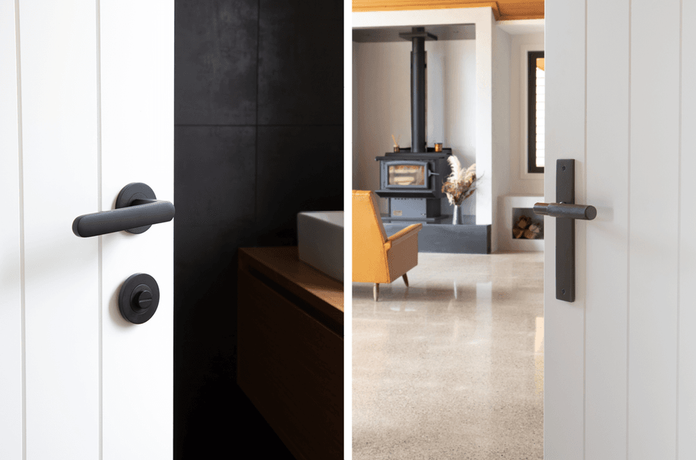 Modella (left) is a subtly bold lever with soft curves and an amplified profile. It is teamed here with a privacy set. Inspired by industrial pipe systems and featuring a dominant T-bar intersection, Verge (right) comes with a knurled, barrel-shaped han
