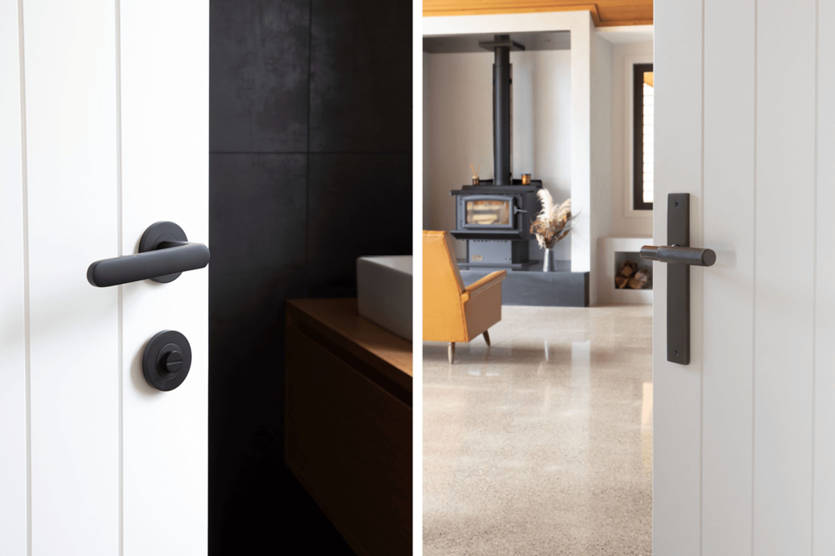Modella (left) is a subtly bold lever with soft curves and an amplified profile.  It is teamed here with a privacy set.  Inspired by industrial pipe systems and featuring a dominant T-bar intersection, Verge (right) comes with a knurled, barrel-shaped han