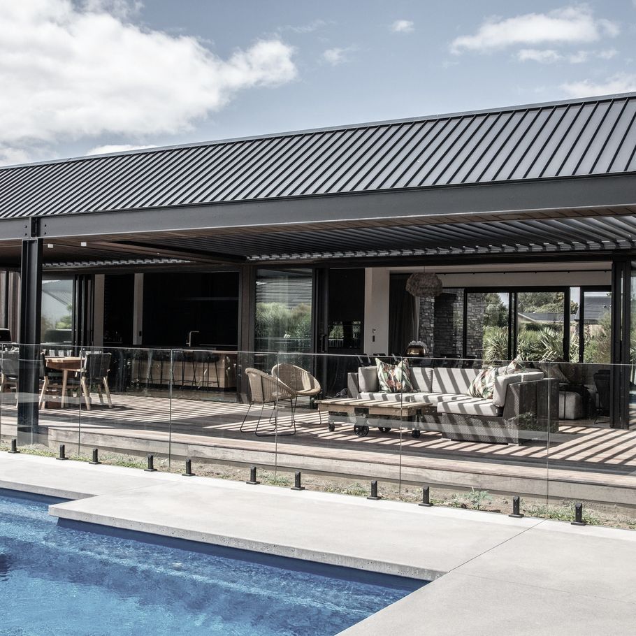 The timeless brilliance of open roof louvre systems