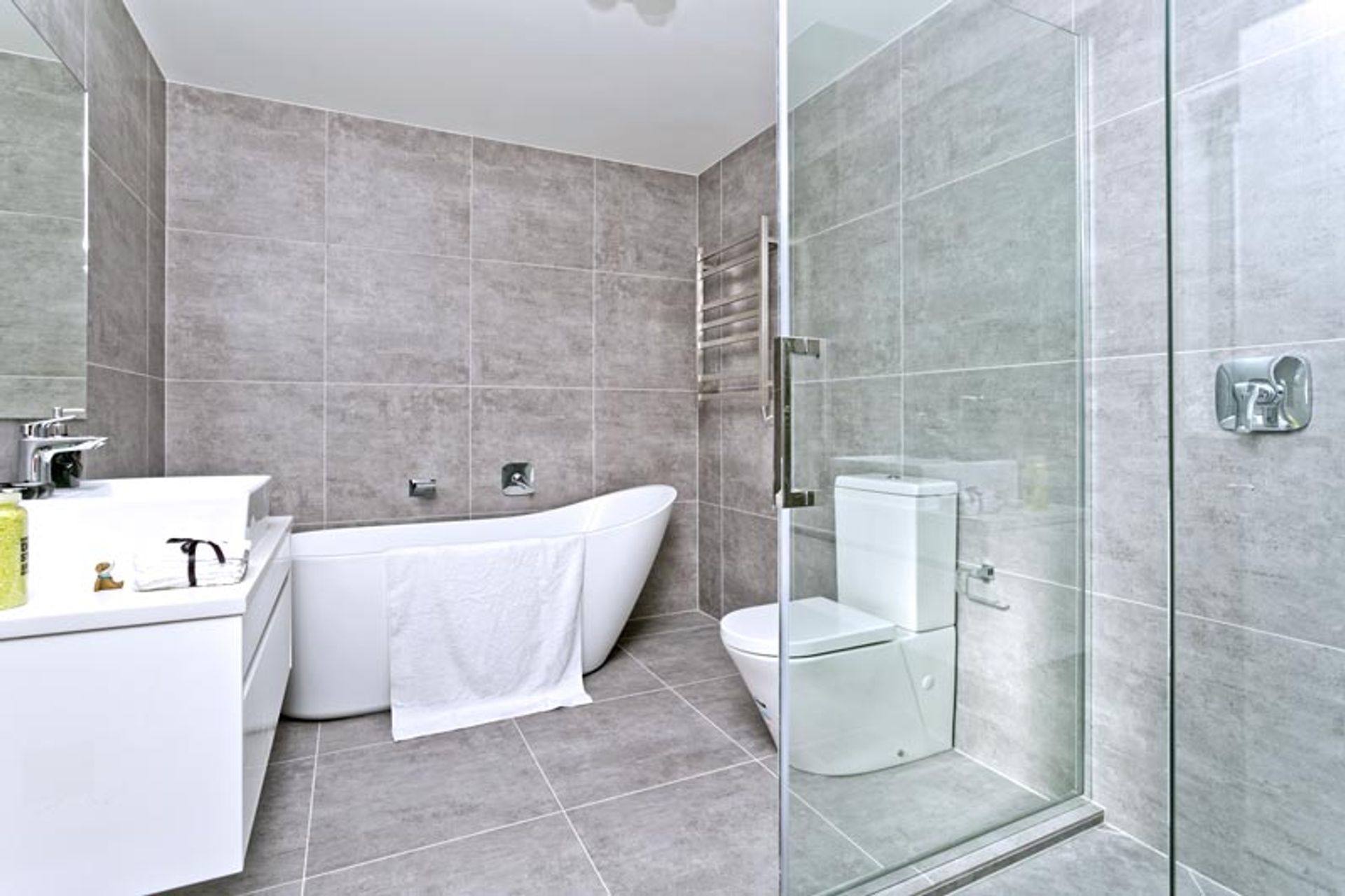Neutral colours in this bathroom