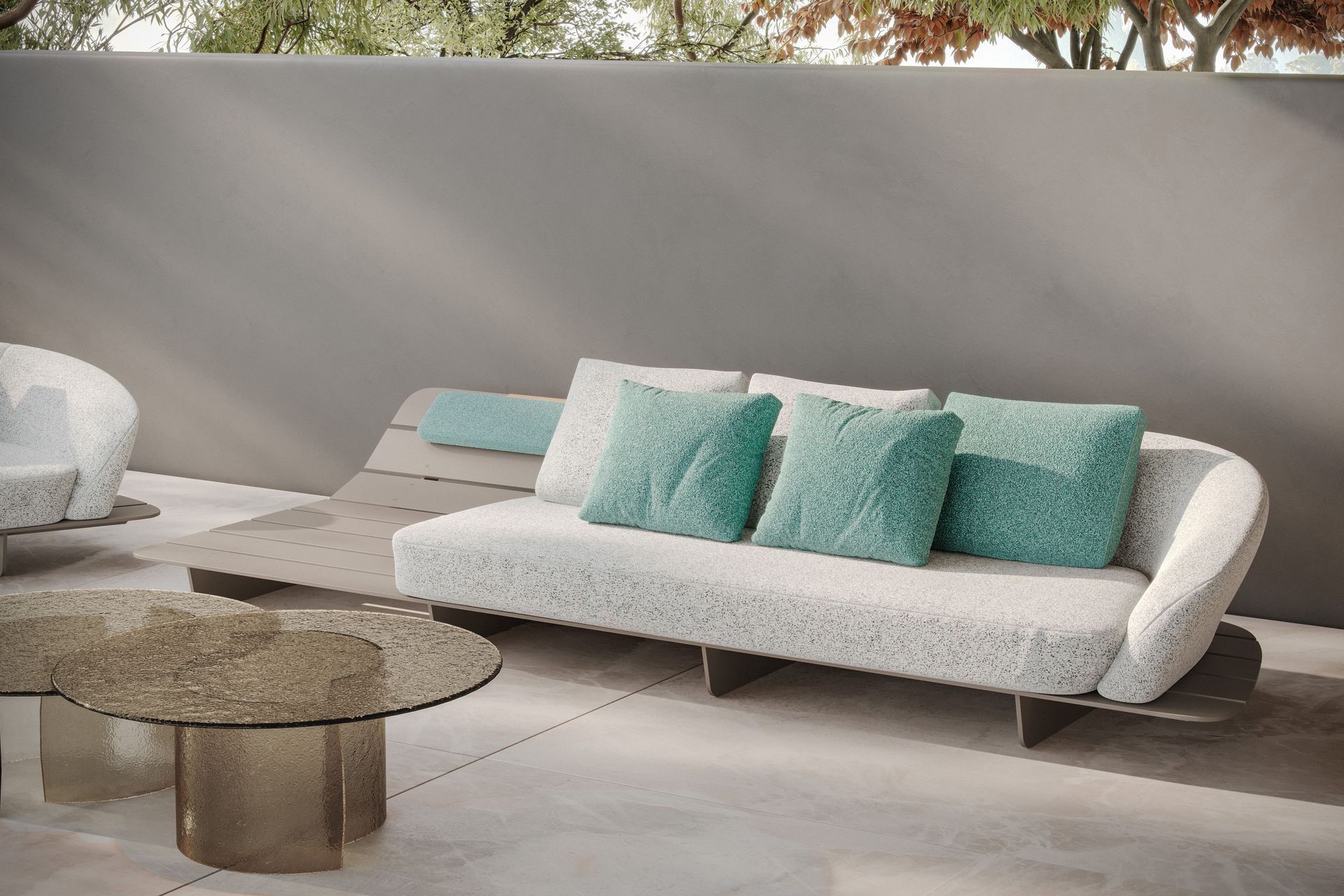 Segno outdoor sofa with integrated sunbathing station