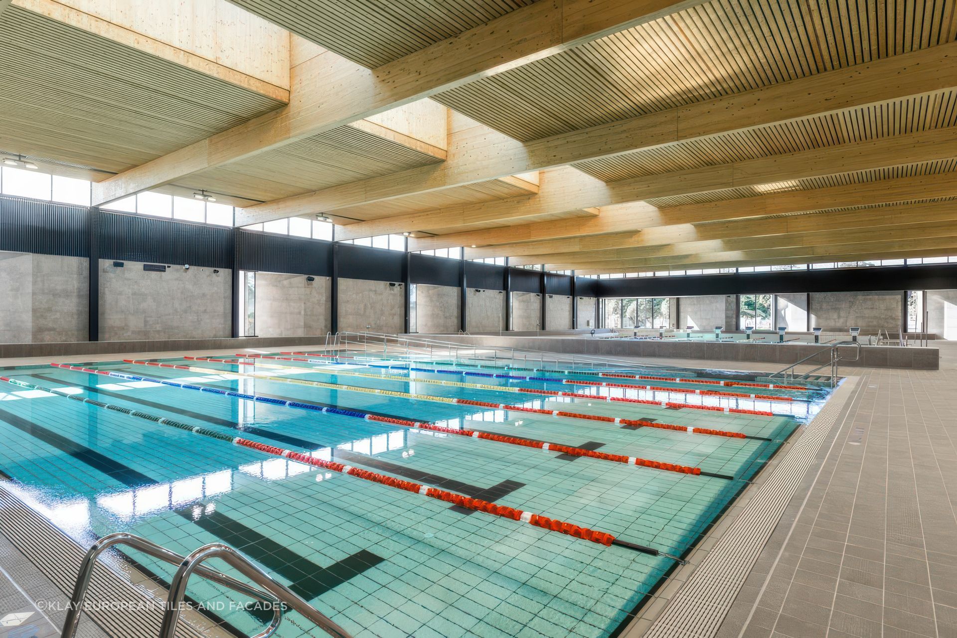 Northcote Aquatic Recreation Centre: Architect Warren & Mahoney chose Agrob Buchtal Hytect tiles throughout the facility including Area Pro series on the pool hall concourse.