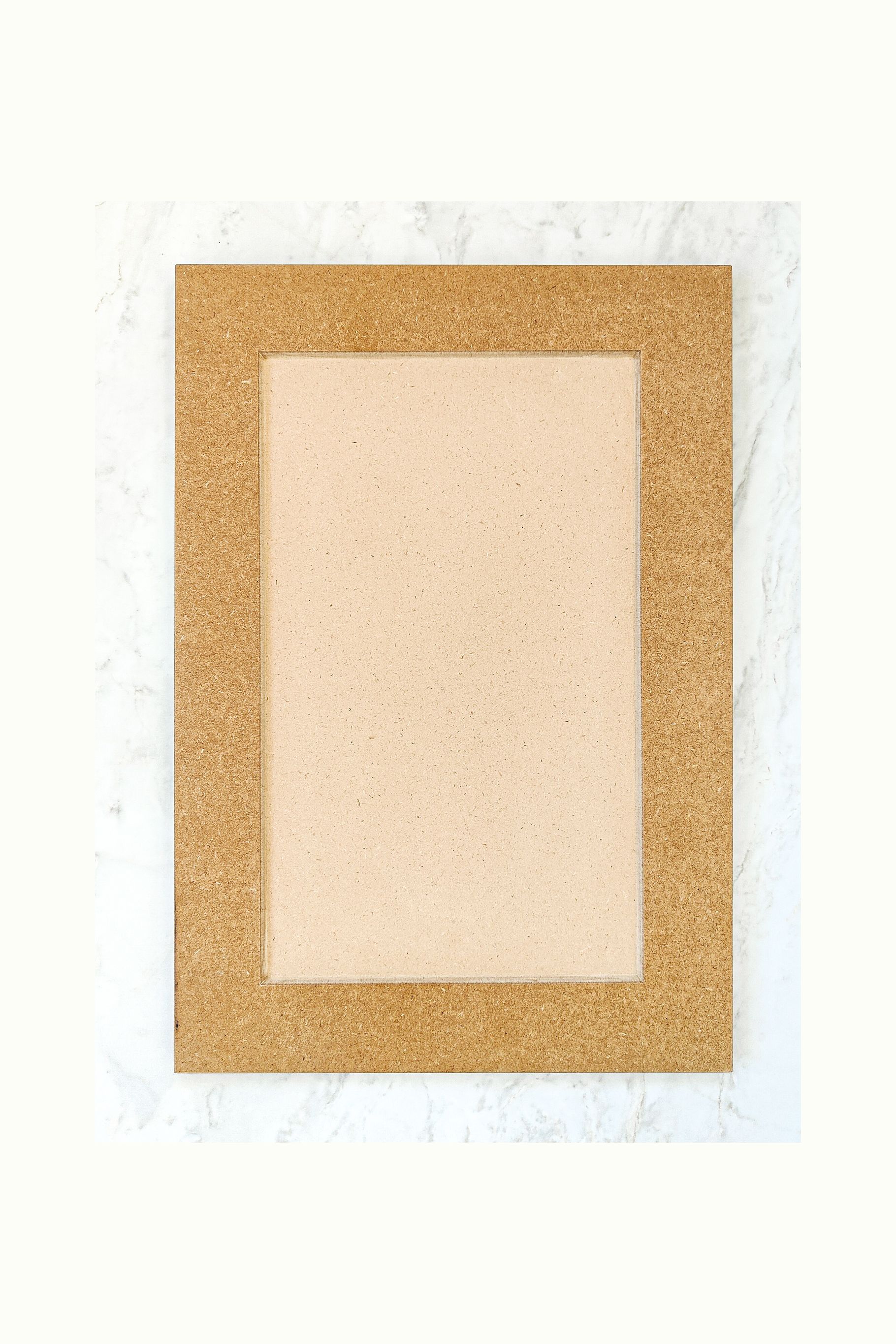 The 'Florida' has a wide frame and can be customised to suit any kitchen.