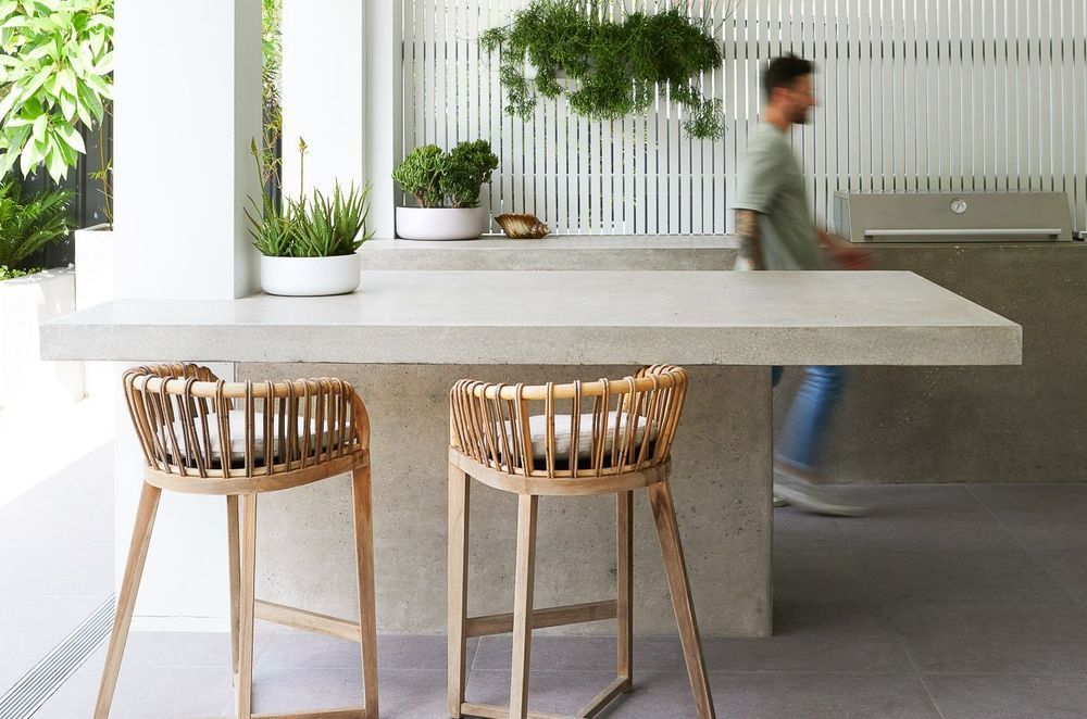 An exquisite use of insitu-concrete in this outdoor kitchen in Cronulla - Photography: Natalie Hunfalvay