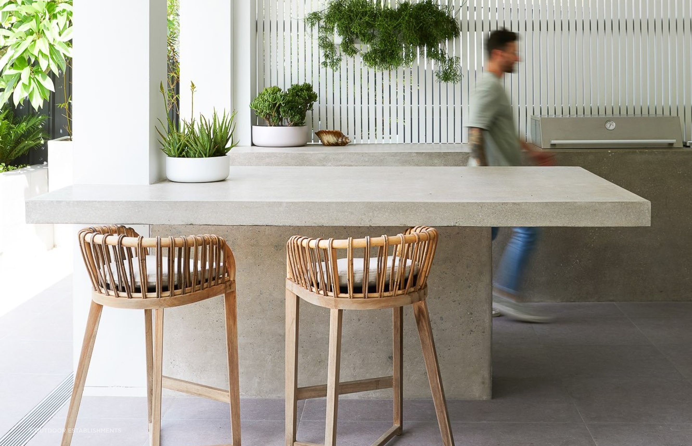 An exquisite use of insitu-concrete in this outdoor kitchen in Cronulla - Photography: Natalie Hunfalvay