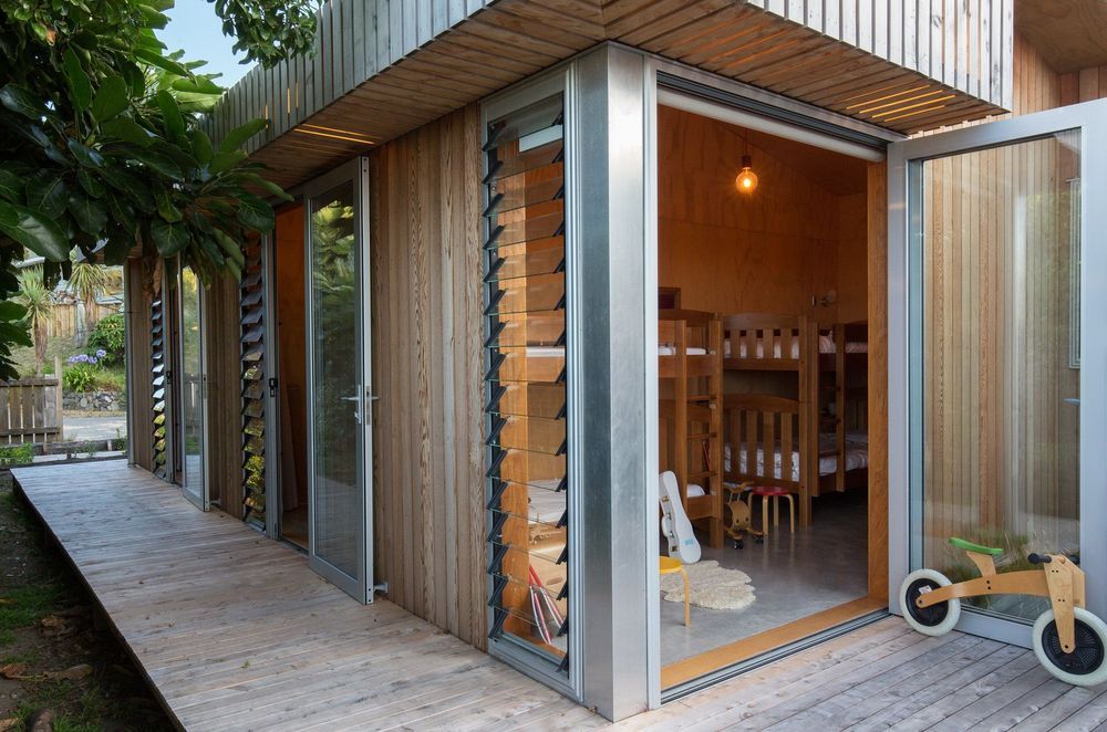 In the beachside community of Paekakariki on the Kapiti Coast, Werry House, by Bonnifait + Giesen, utilises the breezeway louvre system to maximise cross-ventilation throughout the home.  Photography by Russell Kleyn.