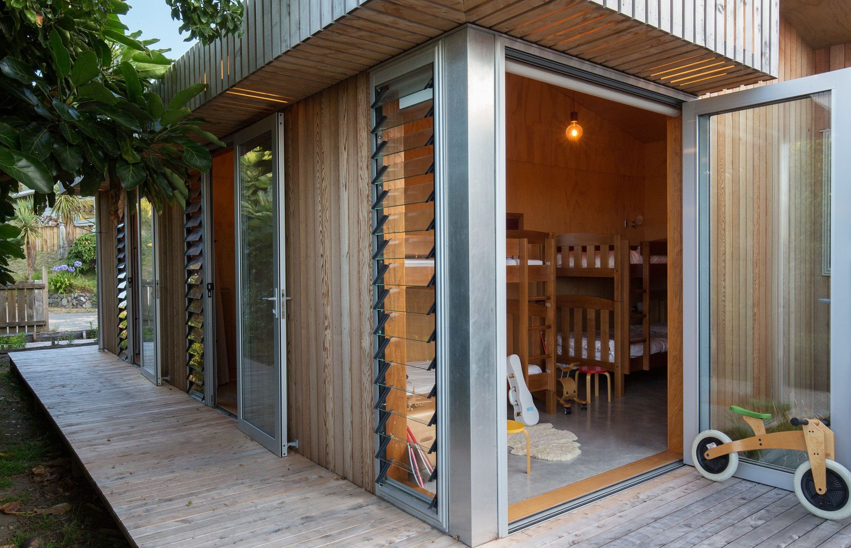 In the beachside community of Paekakariki on the Kapiti Coast, Werry House, by Bonnifait + Giesen, utilises the breezeway louvre system to maximise cross-ventilation throughout the home.  Photography by Russell Kleyn.