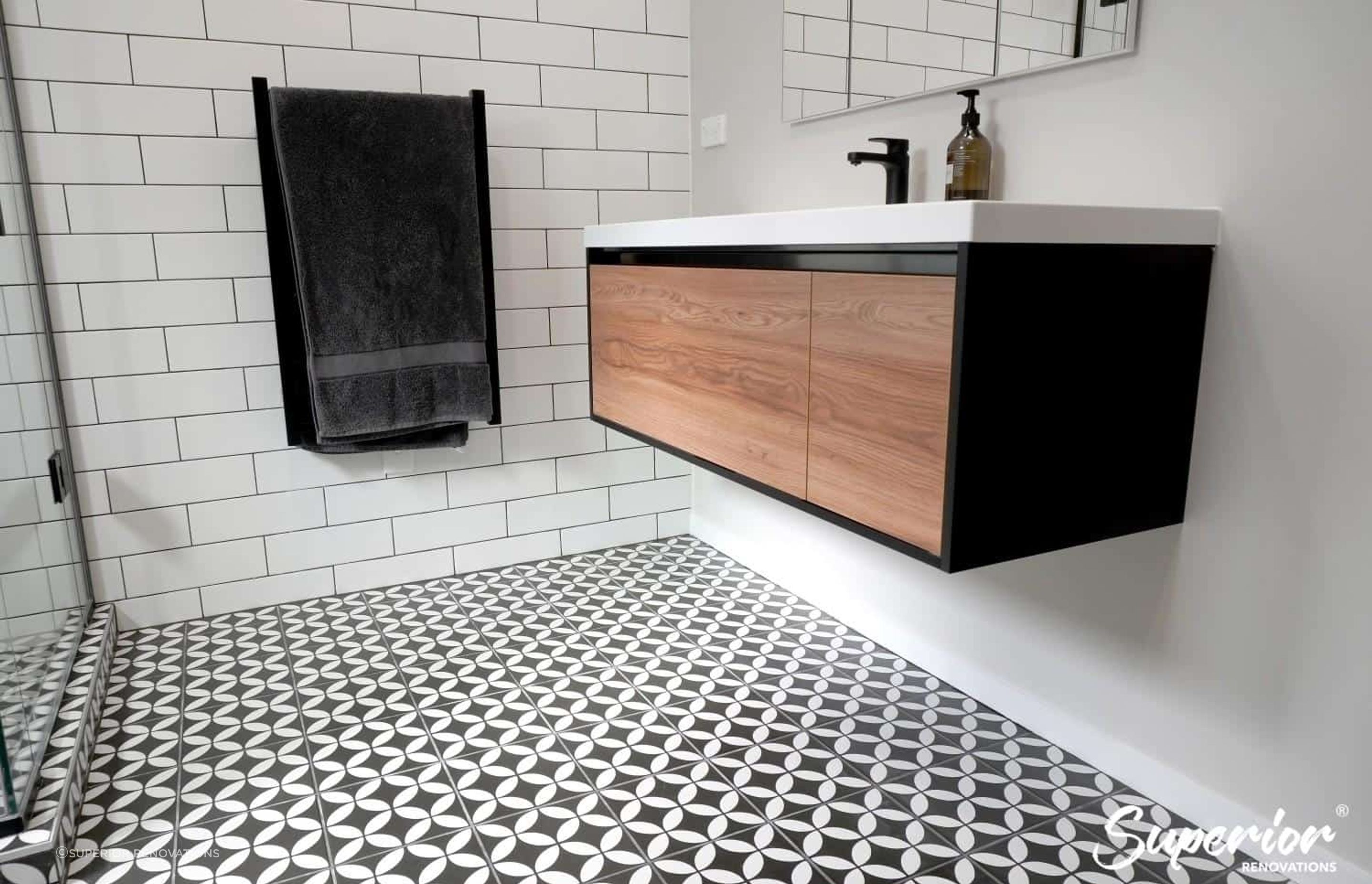 Minimal colours with a pop of colour in this bathrooom