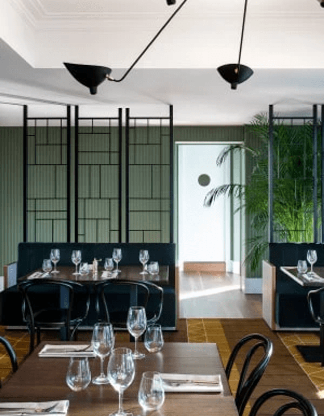 Retail and Hospitality sector with Dulux World of Colours