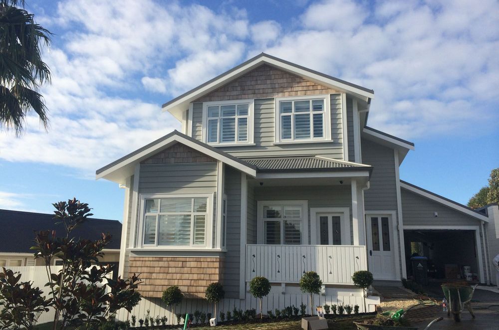 QBS were engaged to build this modern take on the classic Auckland villa in Ponsonby. The new-build has the character features of a century-old home, with a grand foyer, high ceilings, and a large designer staircase.