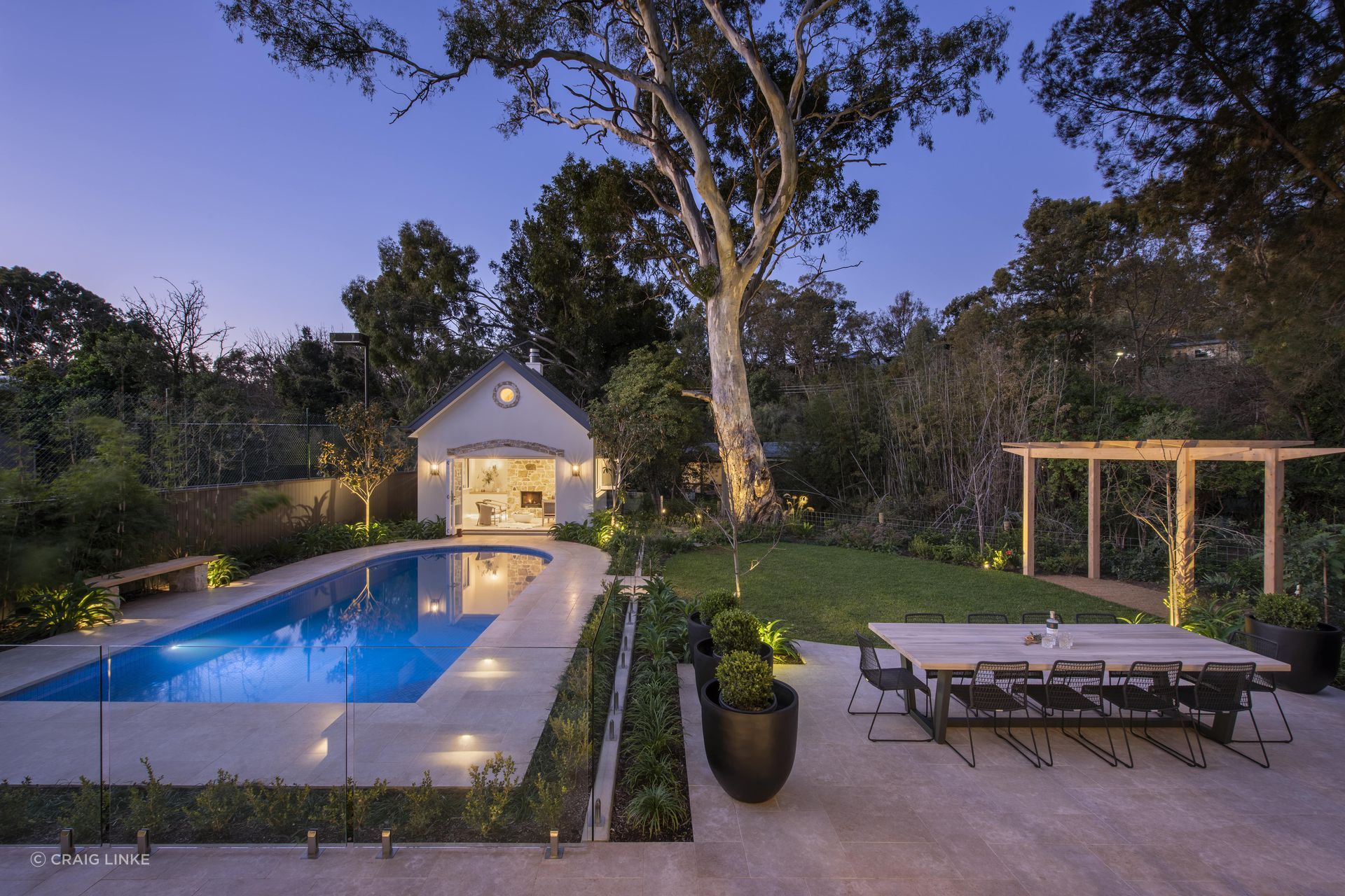 This glass pool fence protects not only the pool but also the stylish paving slabs. Featured project: The Pool Pavilion.