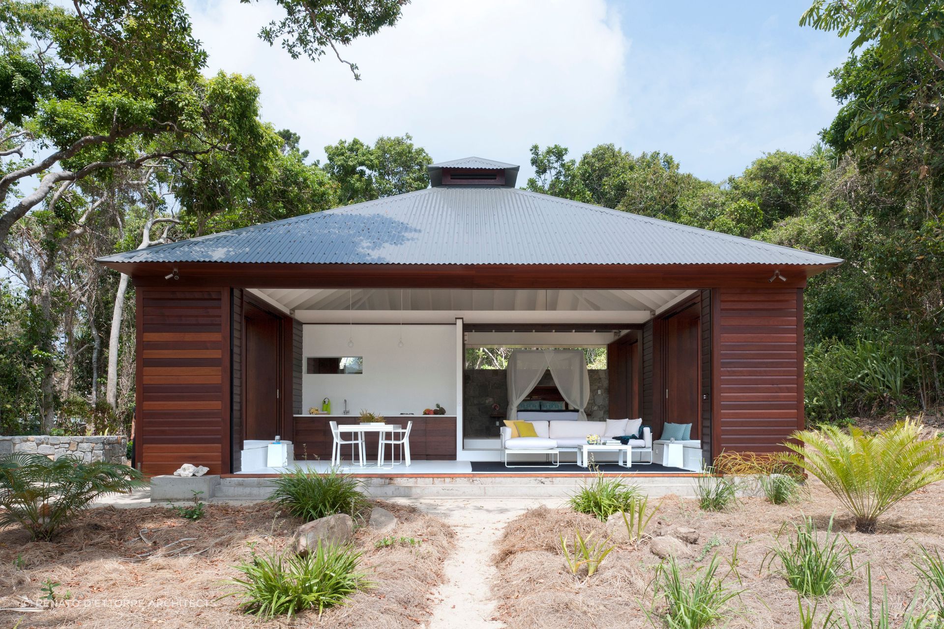 Featured Project: Tropical Beach House QLD by Renato D'Ettorre Architects