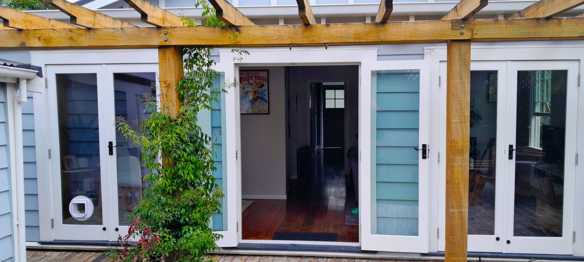 Timber Retrofit Double Glazing brings this 1920's heritage home back to life without losing any of it's character and charm.