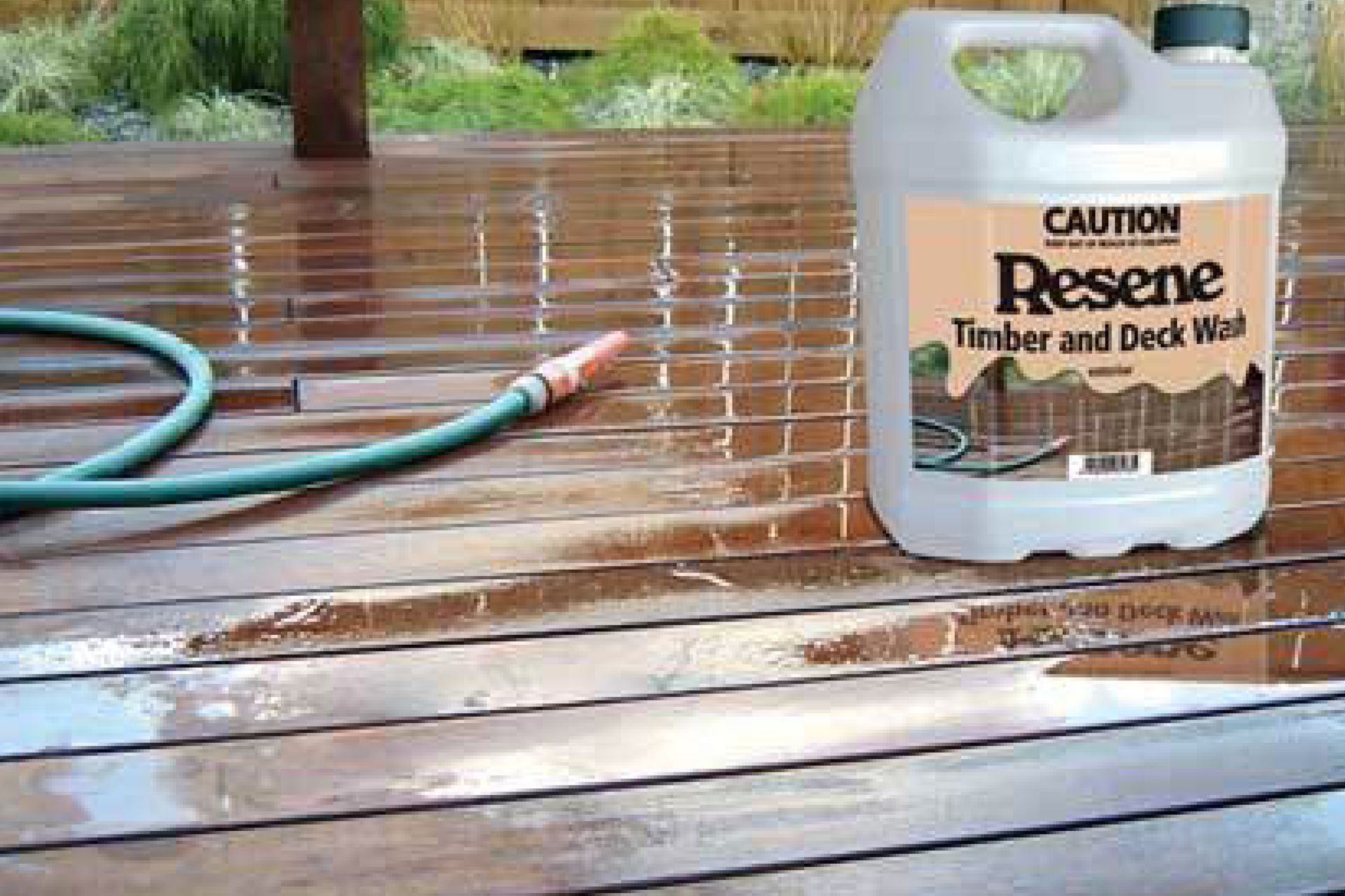 Resene Timber and Deck Wash is a quick and easy way to clean surfaces, such as weatherboards and decks, prior to staining or painting. It also enhances stain penetration on new Kwila decking timbers.