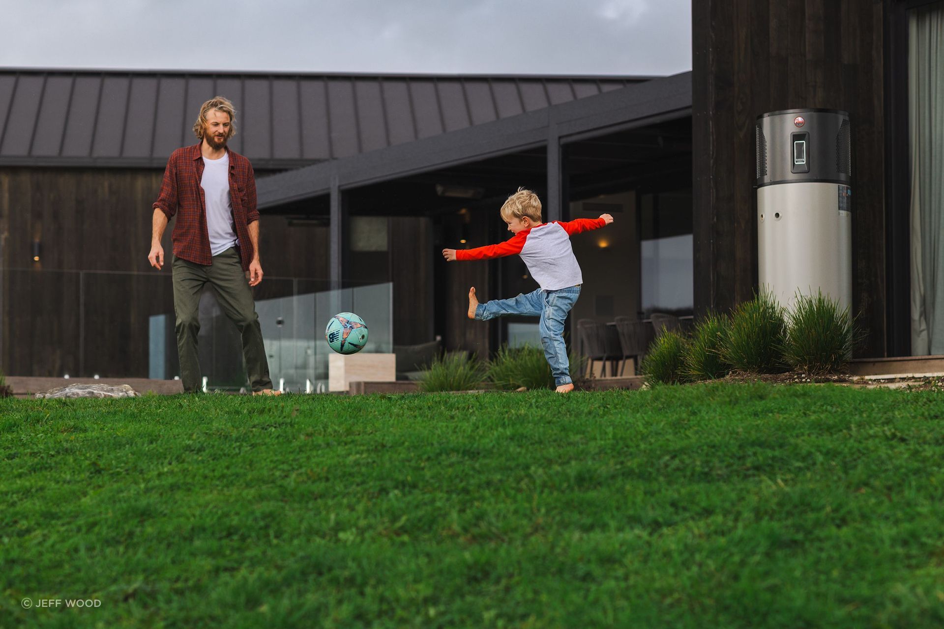 Rheem-Jeff-Woodshot-4backyard-side-house2540.jpg