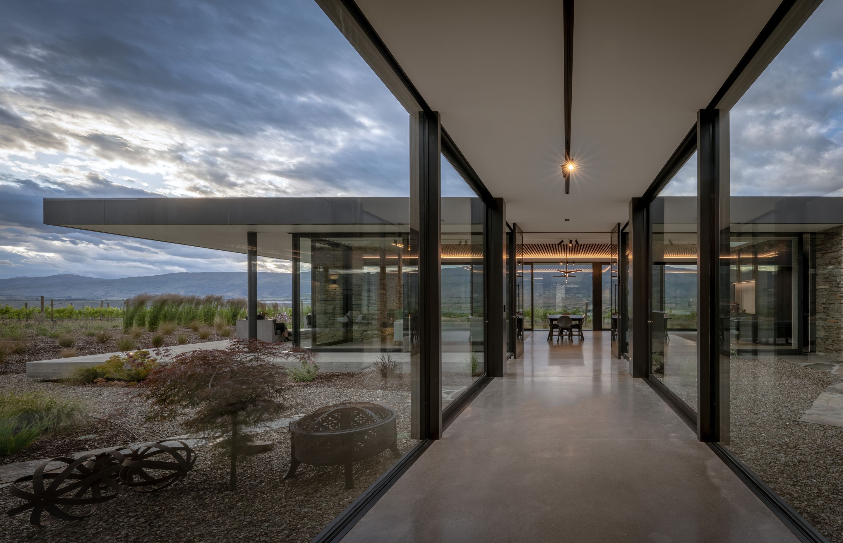 The gallery, interlinking the eastern and western pavilions that form Bendigo Terrace House. | Photographer: Simon Larkin