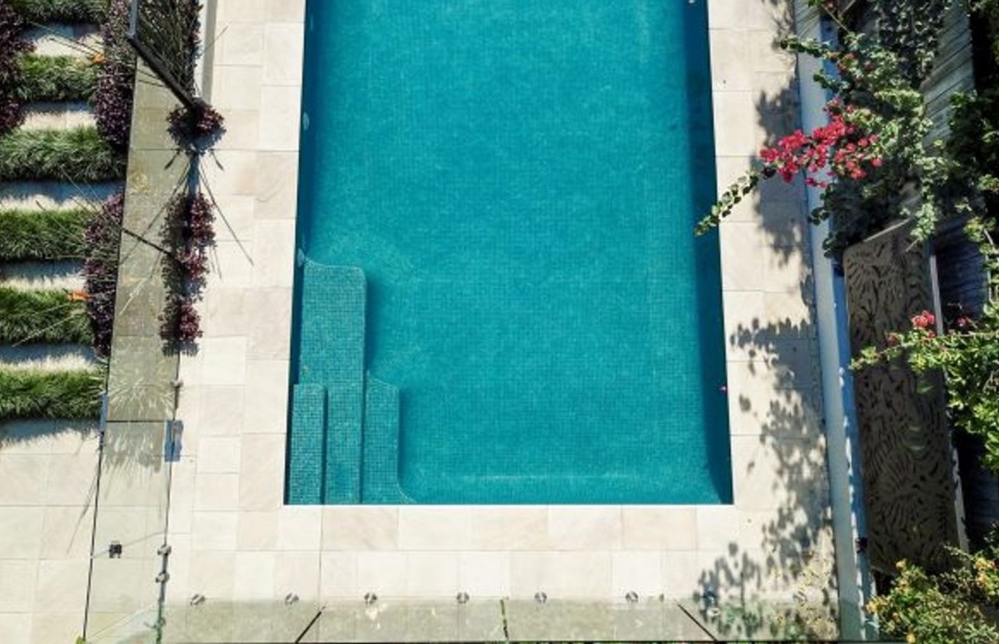 On the other hand, the Himalayan Sandstone in a natural finish offers a rich variation of colour and texture with tones ranging from dark creams to light while still maintaining its antislip properties. Project image: Outdoor Escape Landscaping