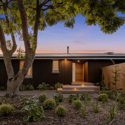 Bringing a house on the edge of a vineyard from the 1960s to the 2020s