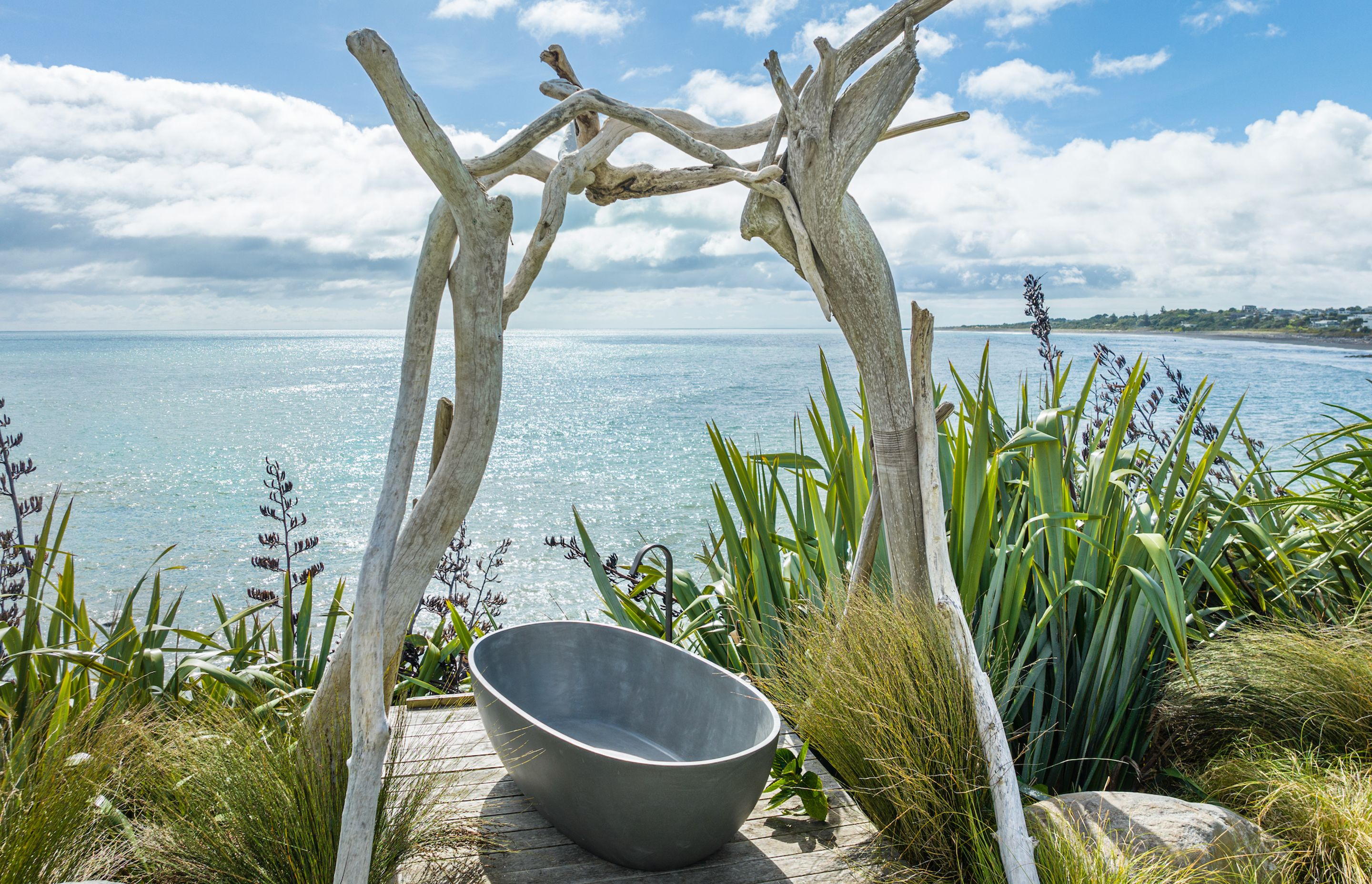 In addition to stone composite baths, Stonebaths also offers concrete tubs.