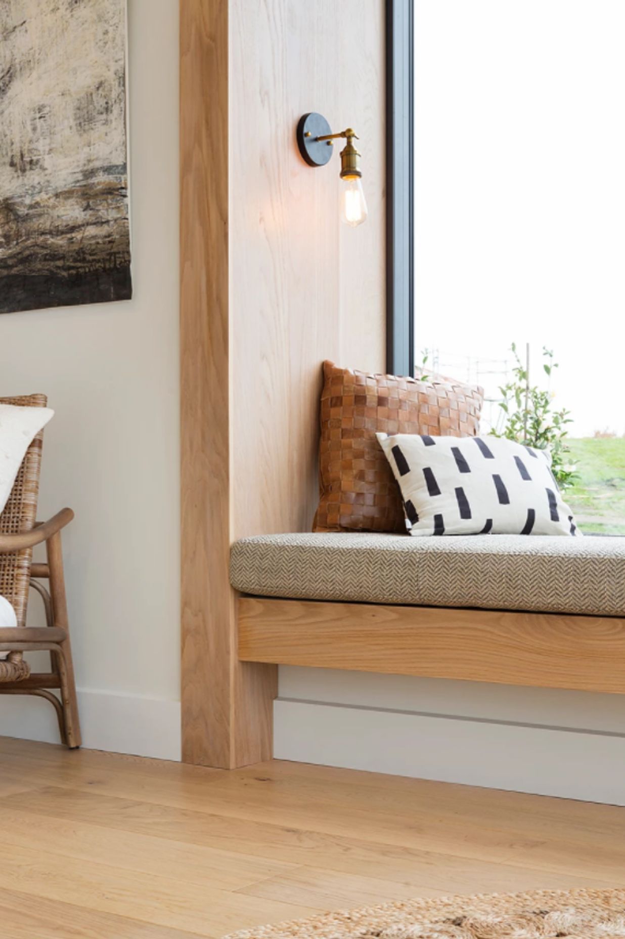 2016 Thorne Group showhome (above) utilises a transitioning space to the lounge for both a study nook and window seat.