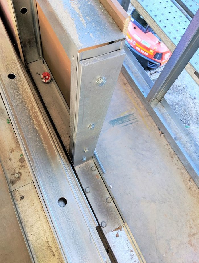 A Simple Solution to Support Free-Standing Walls