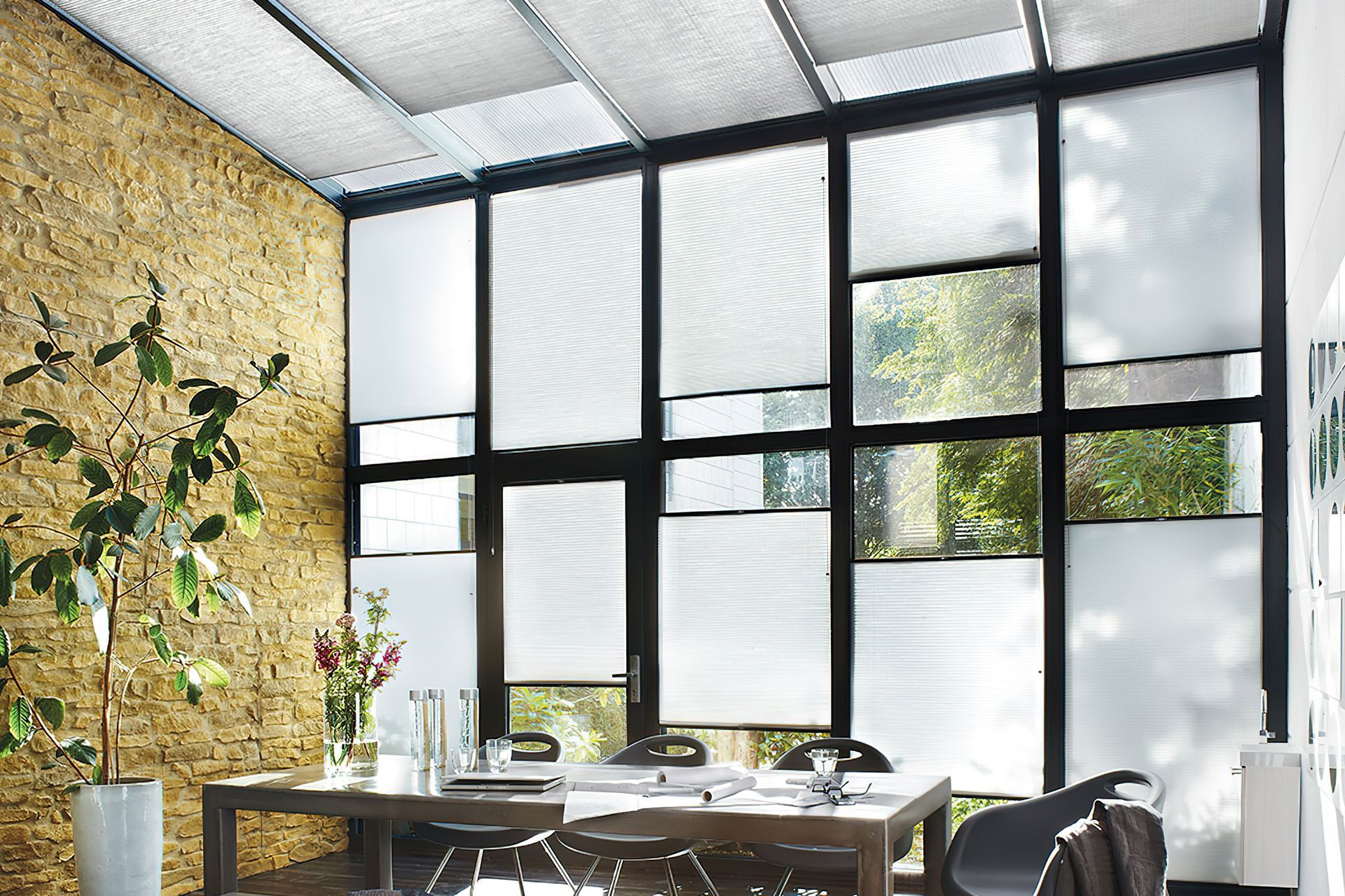 Honeycomb blinds can be operated by cord and cordless options for customisable privacy.