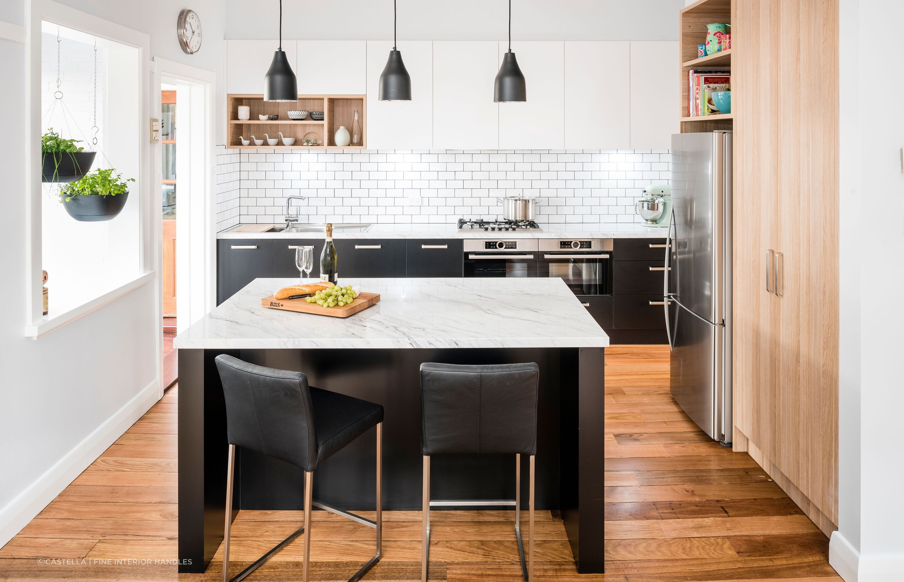 Accents and details come together wonderfully well in this Pascoe Vale renovation - Photography: Smith &amp; Smith Kitchens, VIC