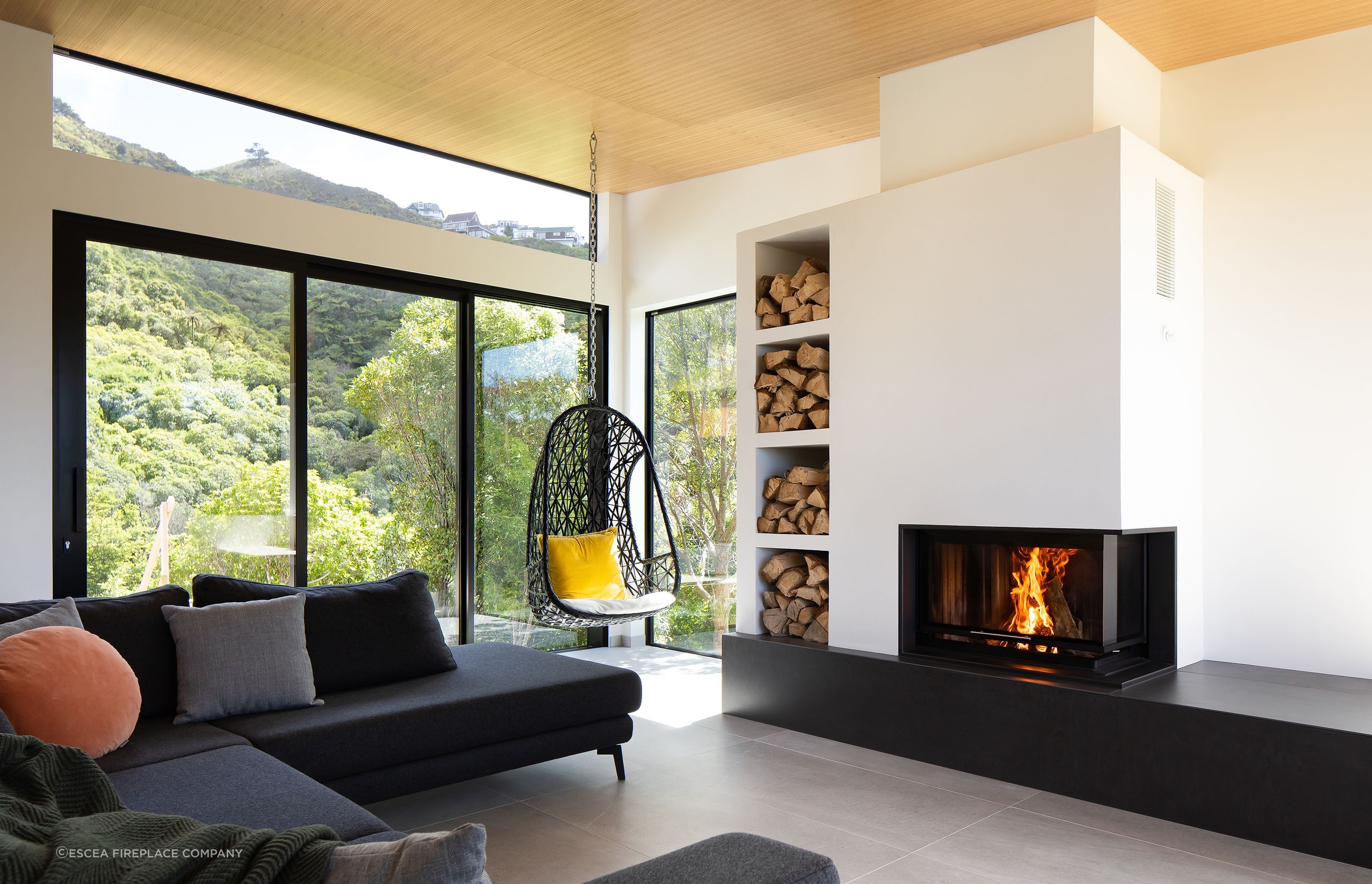 With its unique design, the Spartherm Corner Wood Fire uses hard lines and offset geometry to its advantage.