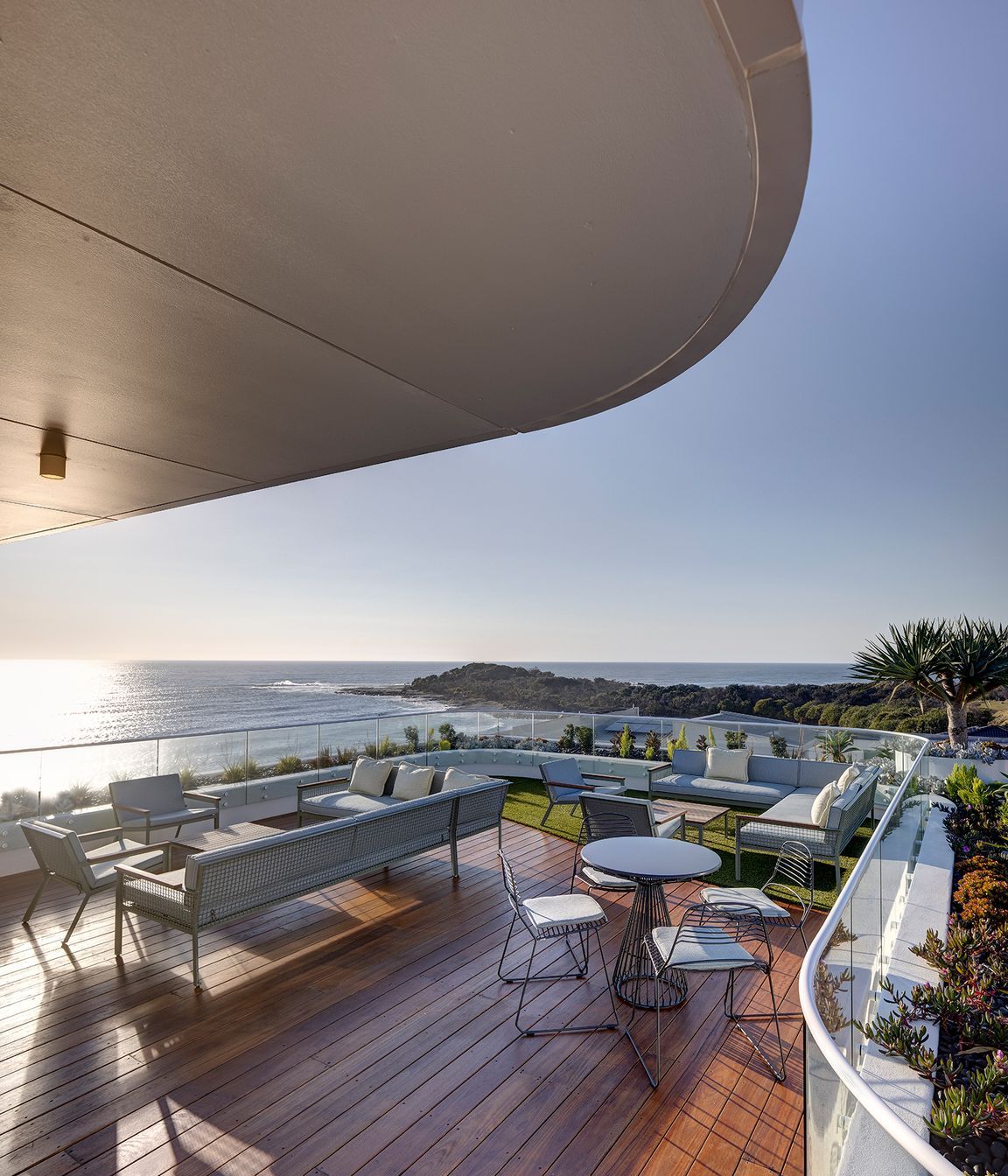The Surf Hotel Yamba by Design King Company | Photography by Brett Boardman &amp; Elise Hassey