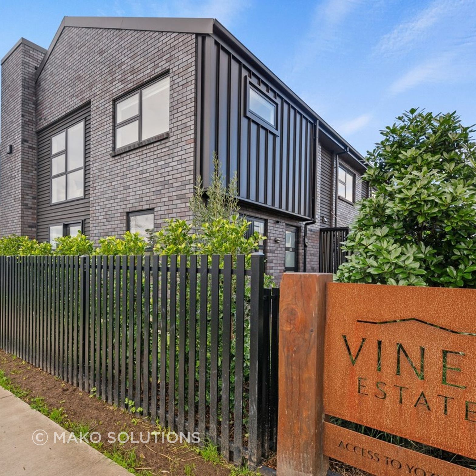 Swanson-The-Vines-Estate-development-Mako-Solutions-picket-boundary-fencing.jpg