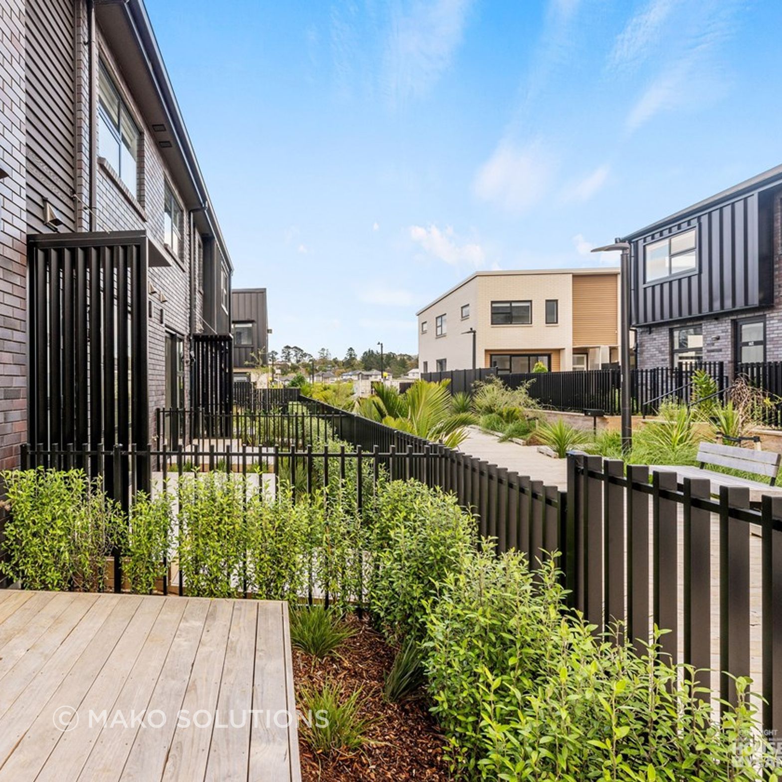 Swanson-The-Vines-House-of-the-Year-Mako-aluminium-fencing.jpg