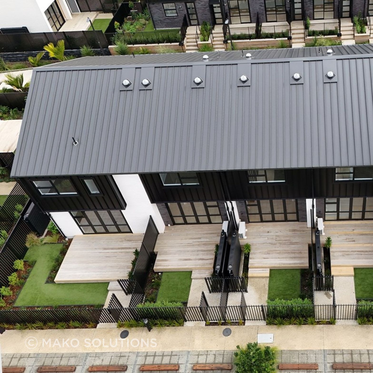 Swanson-drone-house-of-the-year-mako-solutions-aluminium-fencing.jpg