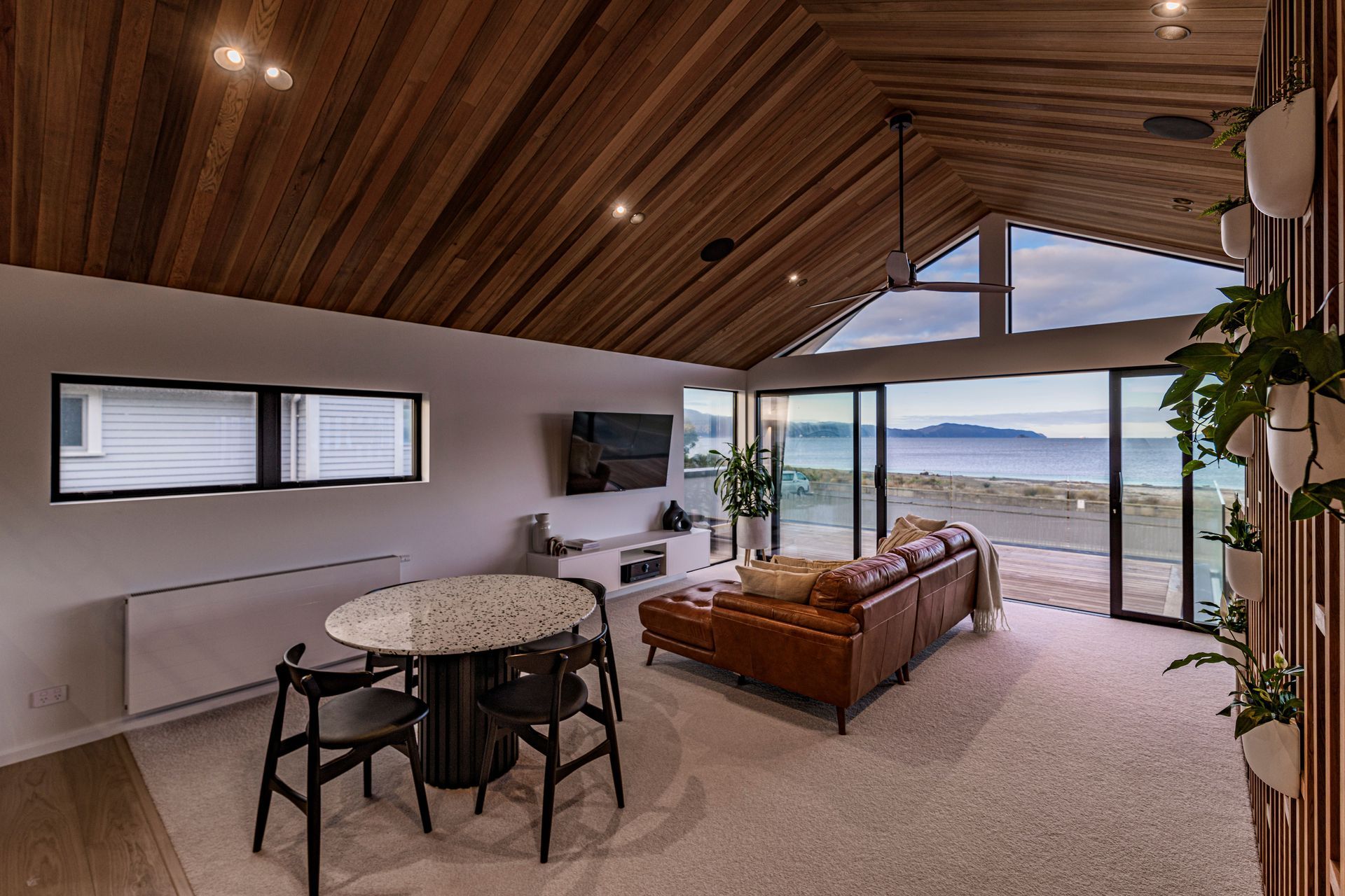 ZELA Offset Deep Tilt, black – SLDL251T