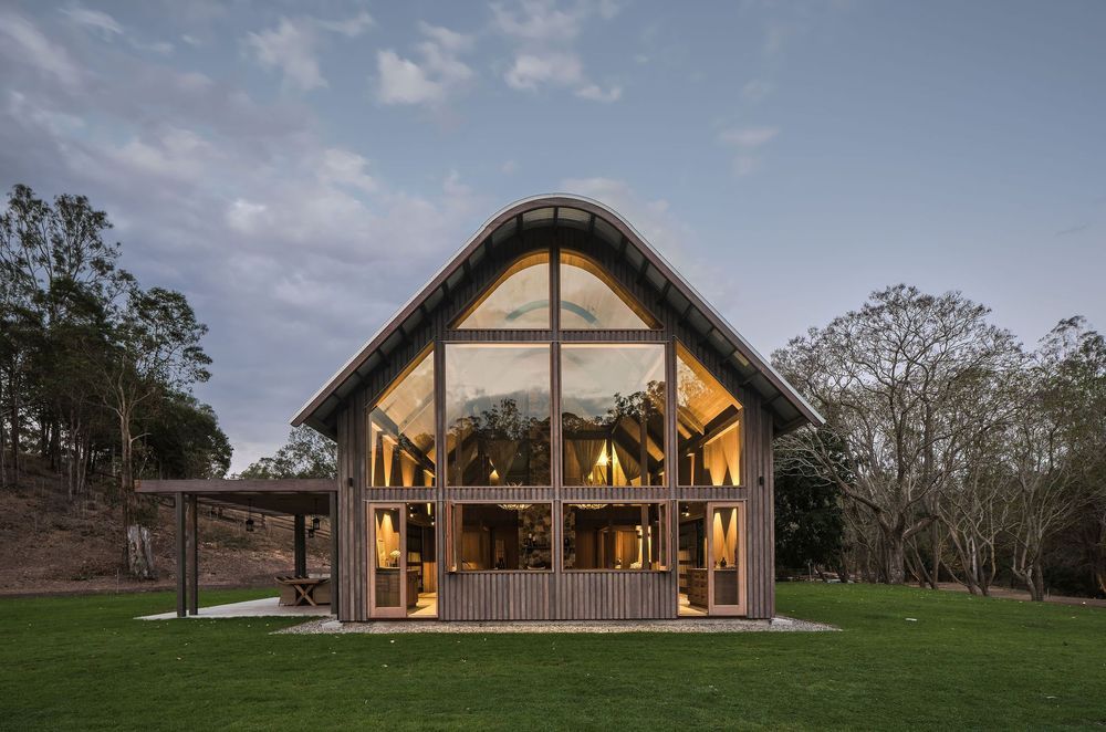Barn style homes often have gambrel roofs, mimicking a traditional barn. Photographer: Amy Macpherson Studio.