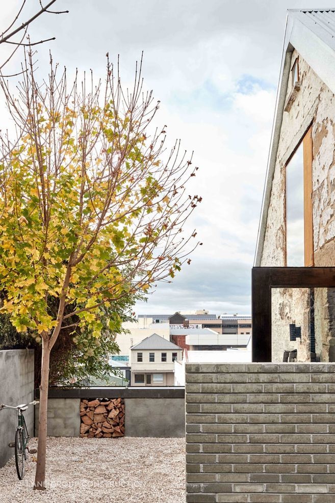 A neat external courtyard. Photography: Sean Fennessey Photography.