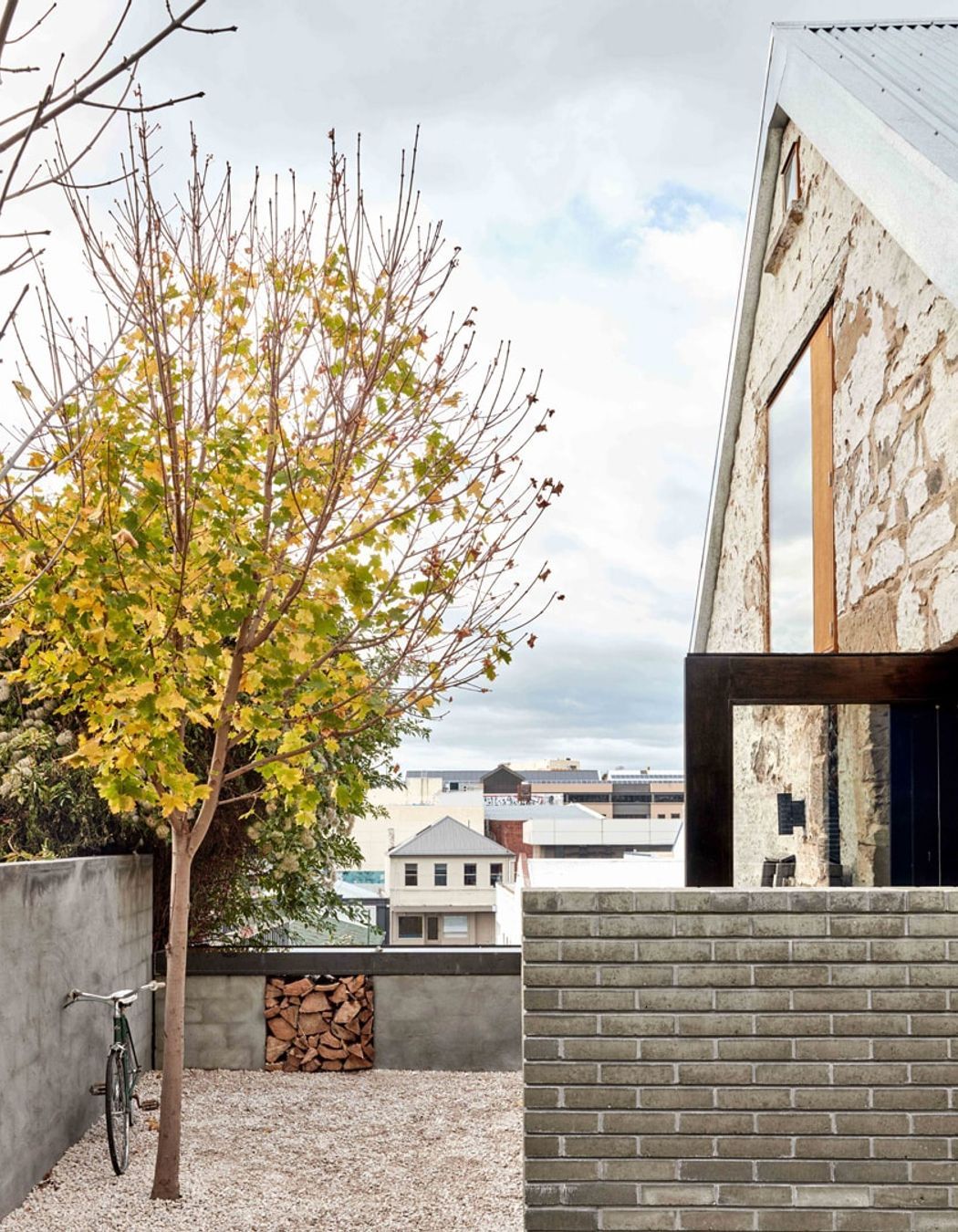 A neat external courtyard. Photography: Sean Fennessey Photography.