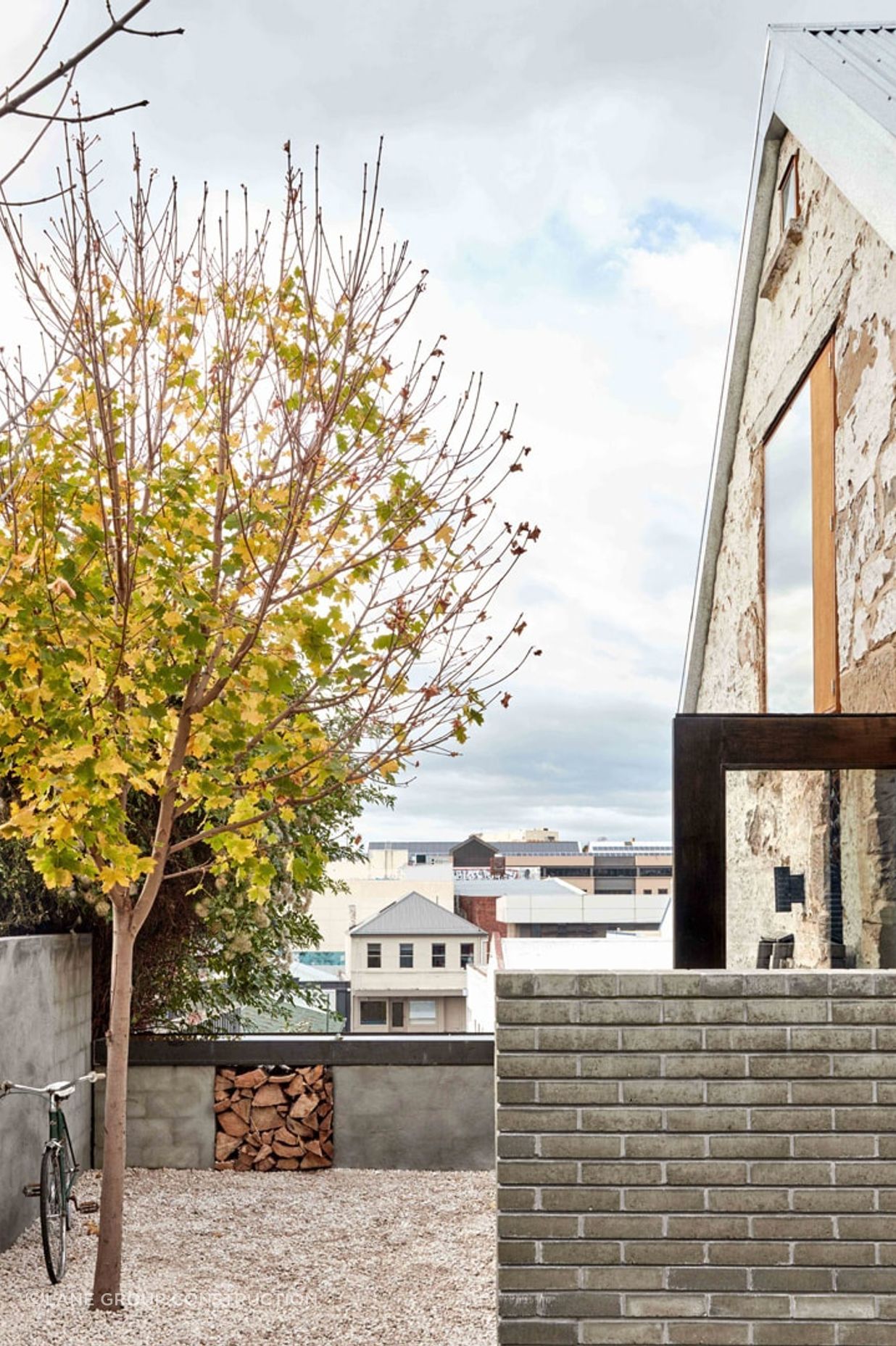 A neat external courtyard. Photography: Sean Fennessey Photography.