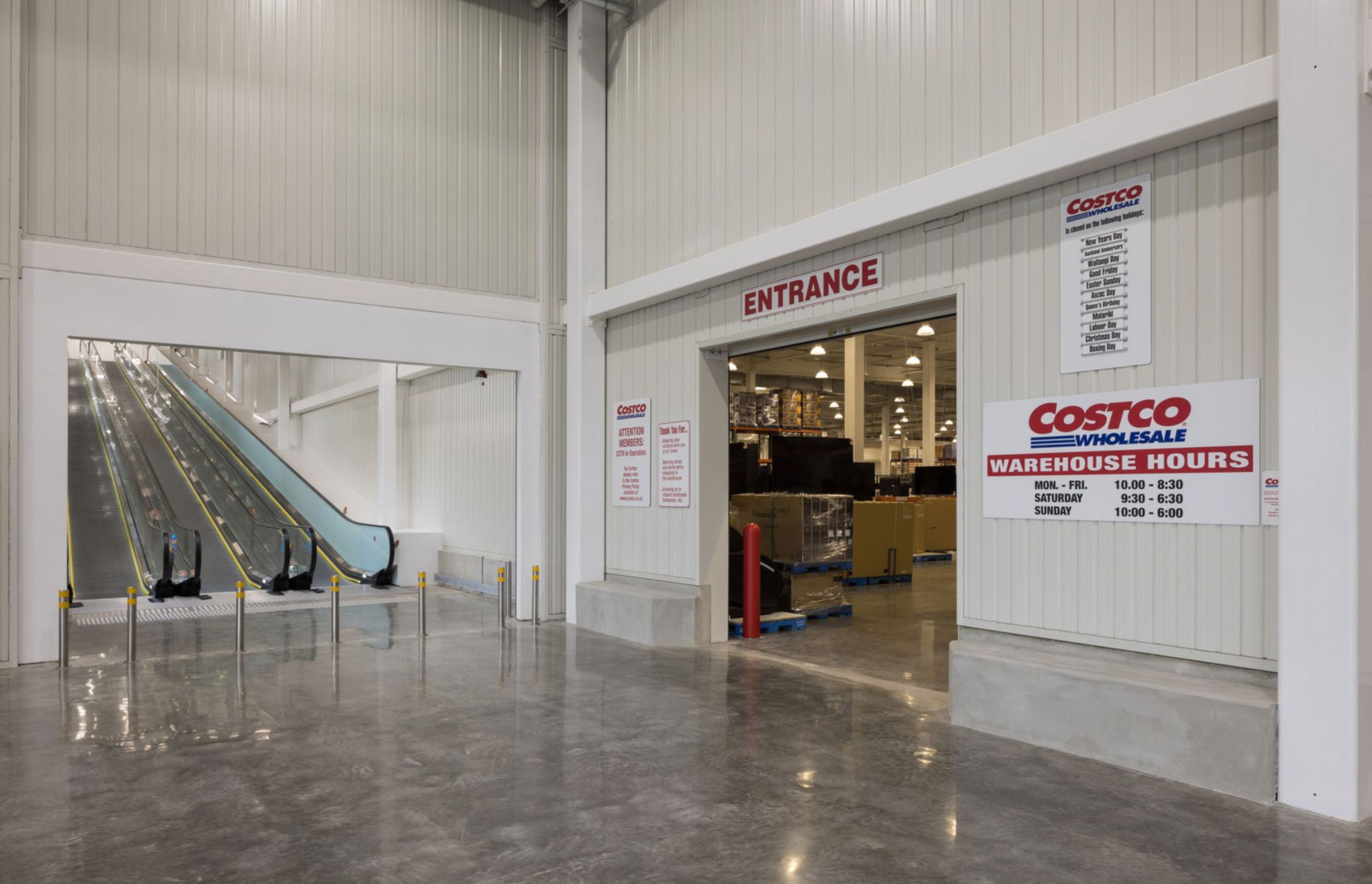 The exterior stairs also received the Total Tactilez treatment with the installation of stair nosing’s and yellow polyurethane tactiles to aid visually impaired users.