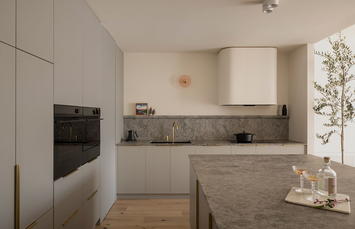 Rise of Black Rangehoods in Modern Kitchens