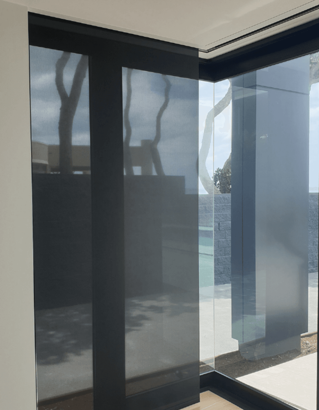 Recessed into the ceiling cavity, the Vanda FlushBox has been designed to allow blinds to be seamlessly retracted into the ceiling plane when not in use.