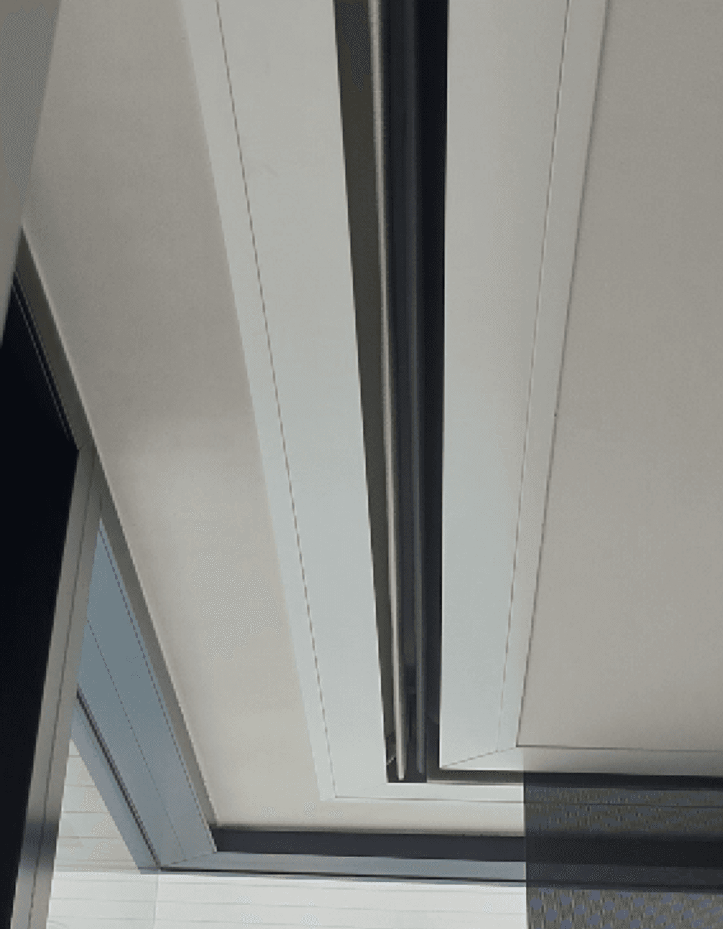 The Part FlushBox can be installed side-by-side to allow for two blinds—one sun control and one block out—to be accommodated.