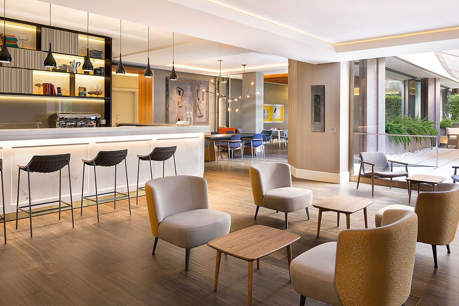 With refurbishment by Darkarts Studio, Le Meridian Visconti Hotel in Rome is lit with diffused neutral colour temperatures by day.