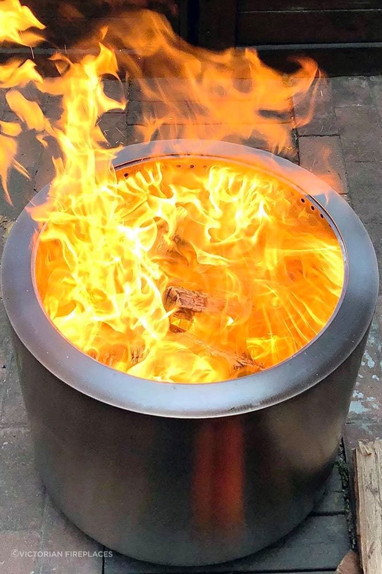 The design of this fire pit helps ensure maximum heat output and minimum smoke.