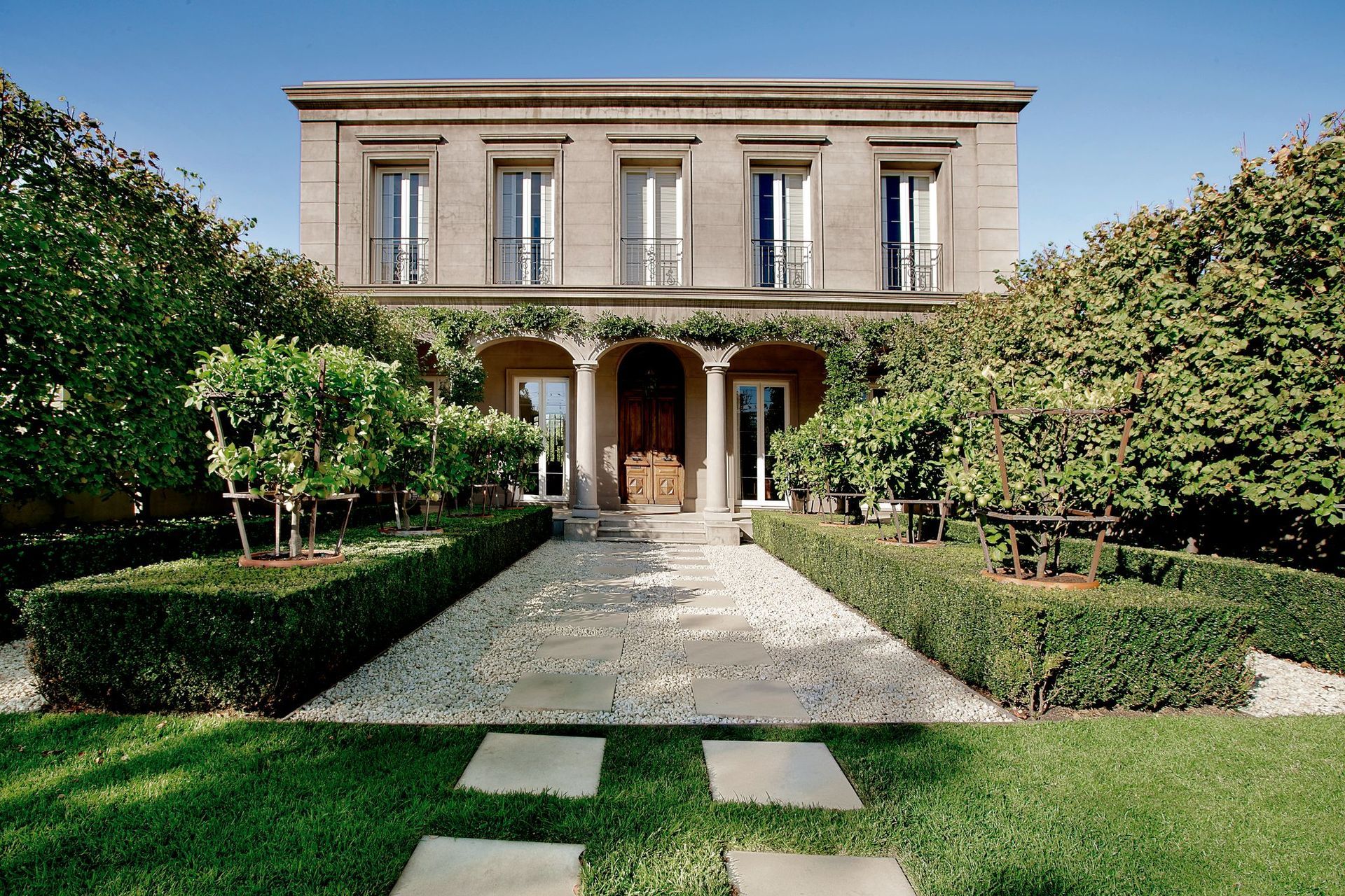 Kenley Court by Rob Mills Architecture &amp; Interiors | Photography by Mark Roper