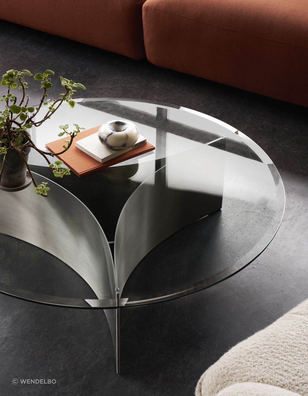 WendelboArc-Coffee-Table-LargeBrushed-steelBoketto-mod-3-10Umber-col-63129300-dpi-1-v2.jpg