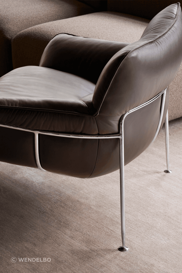 WendelboDuvet-lounge-chairParma-col-MoccaBoketto-mod-8-8Cuddle-col-4Raya-rug-col-Sand300-dpi.png