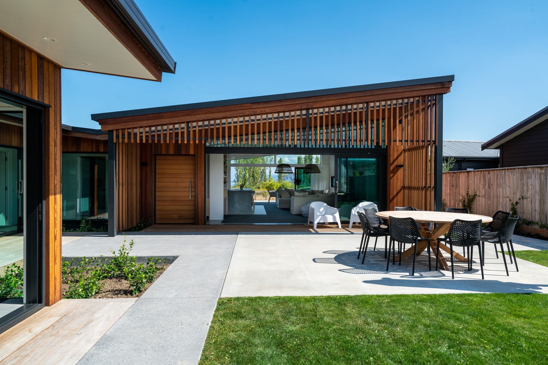 The INTERSET Recessed Window Flashing System is used in conjunction with the Cedarscreen Vertical or Horizontal structural cavity systems and is suitable for use with timber cladding options of Western Red Cedar, European Larch or Truwood.