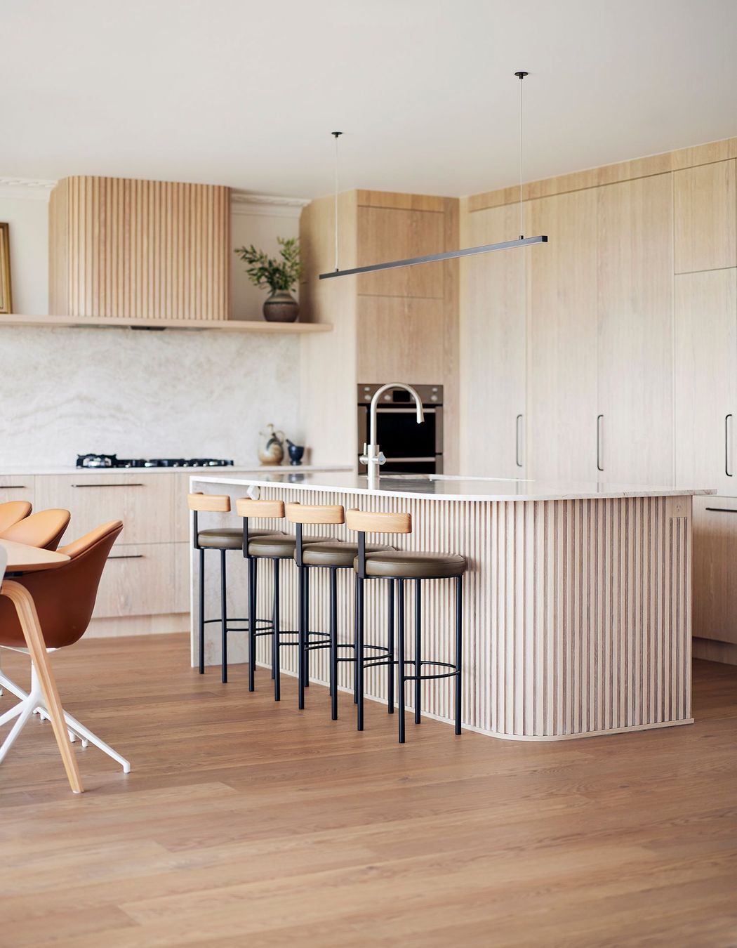 Whiteley Street by Rowson Kitchens | VidaPlank Mudbrick Lusso