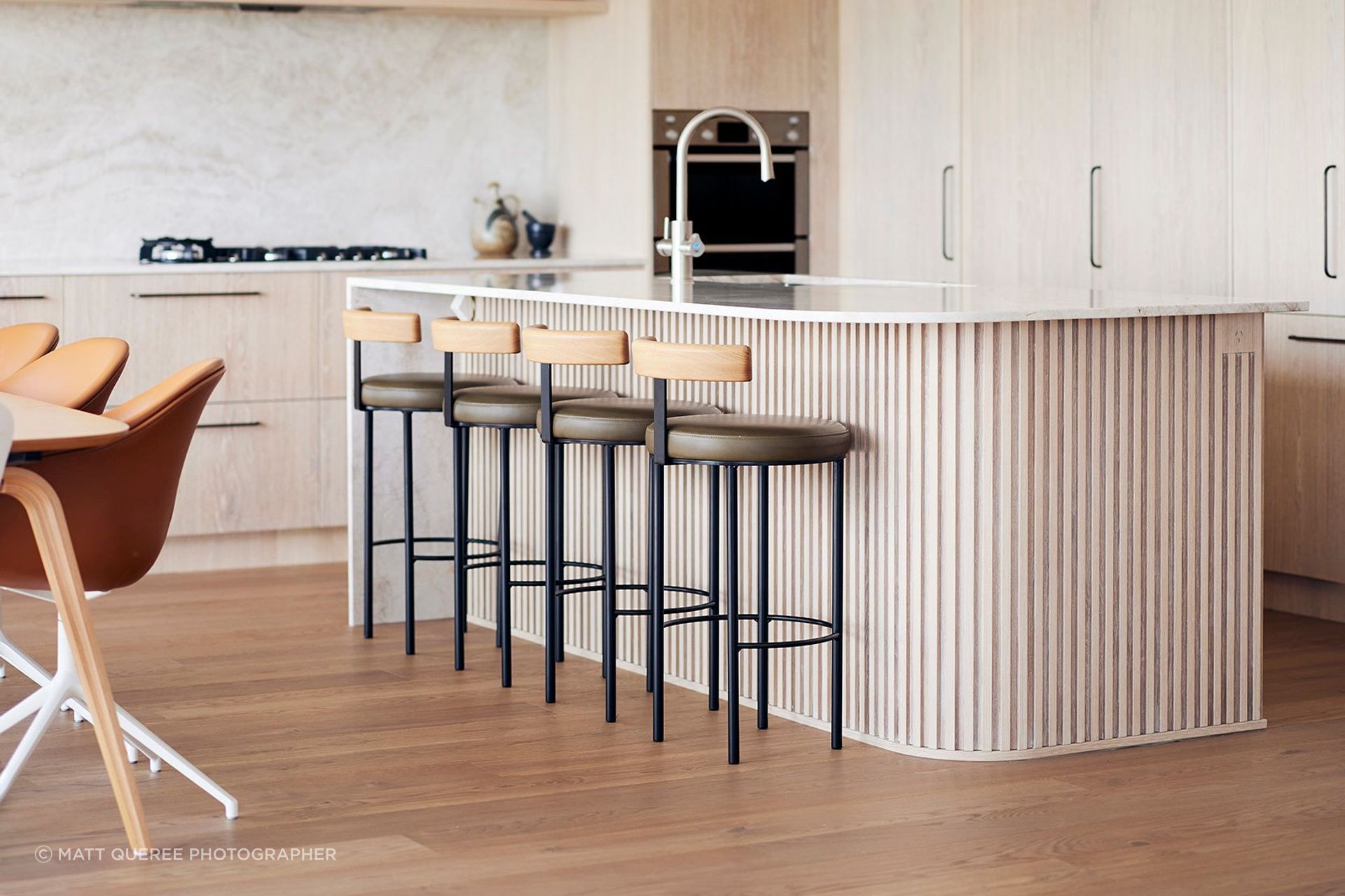 Whiteley Street by Rowson Kitchens | VidaPlank Mudbrick Lusso